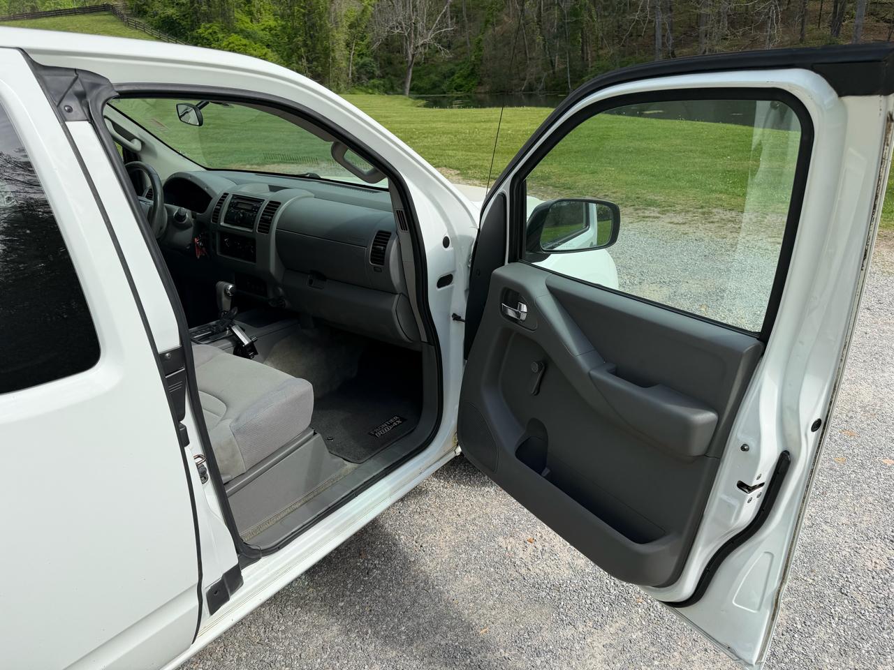 Nissan Frontier SV I4 King Cab 2WD 2013