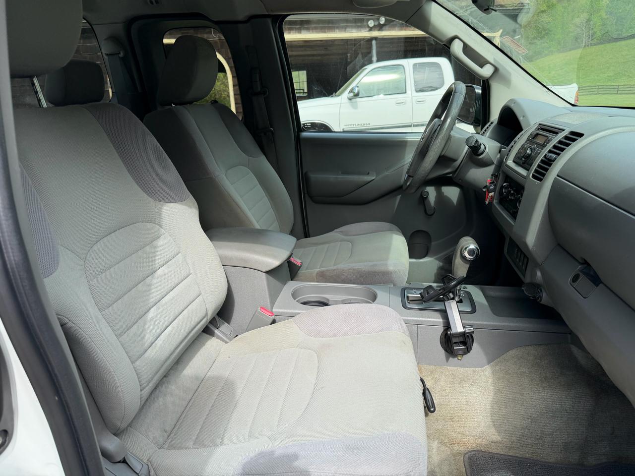 Nissan Frontier SV I4 King Cab 2WD 2013