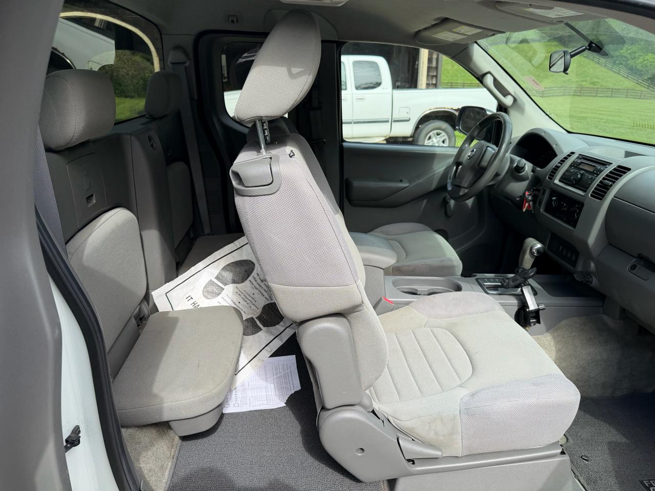 Nissan Frontier SV I4 King Cab 2WD 2013