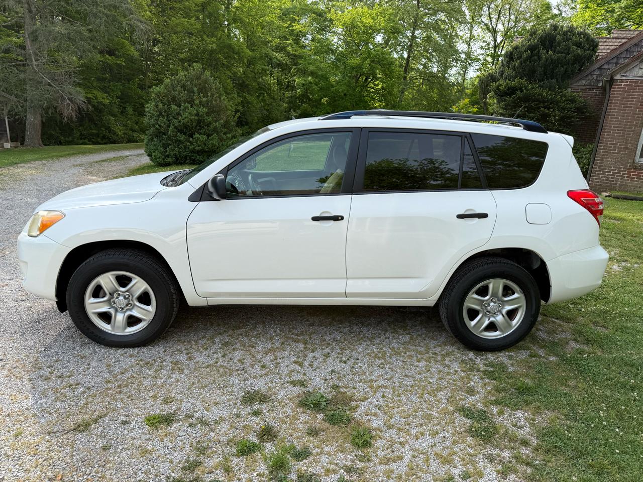 Toyota RAV4 Base I4 4WD 2009