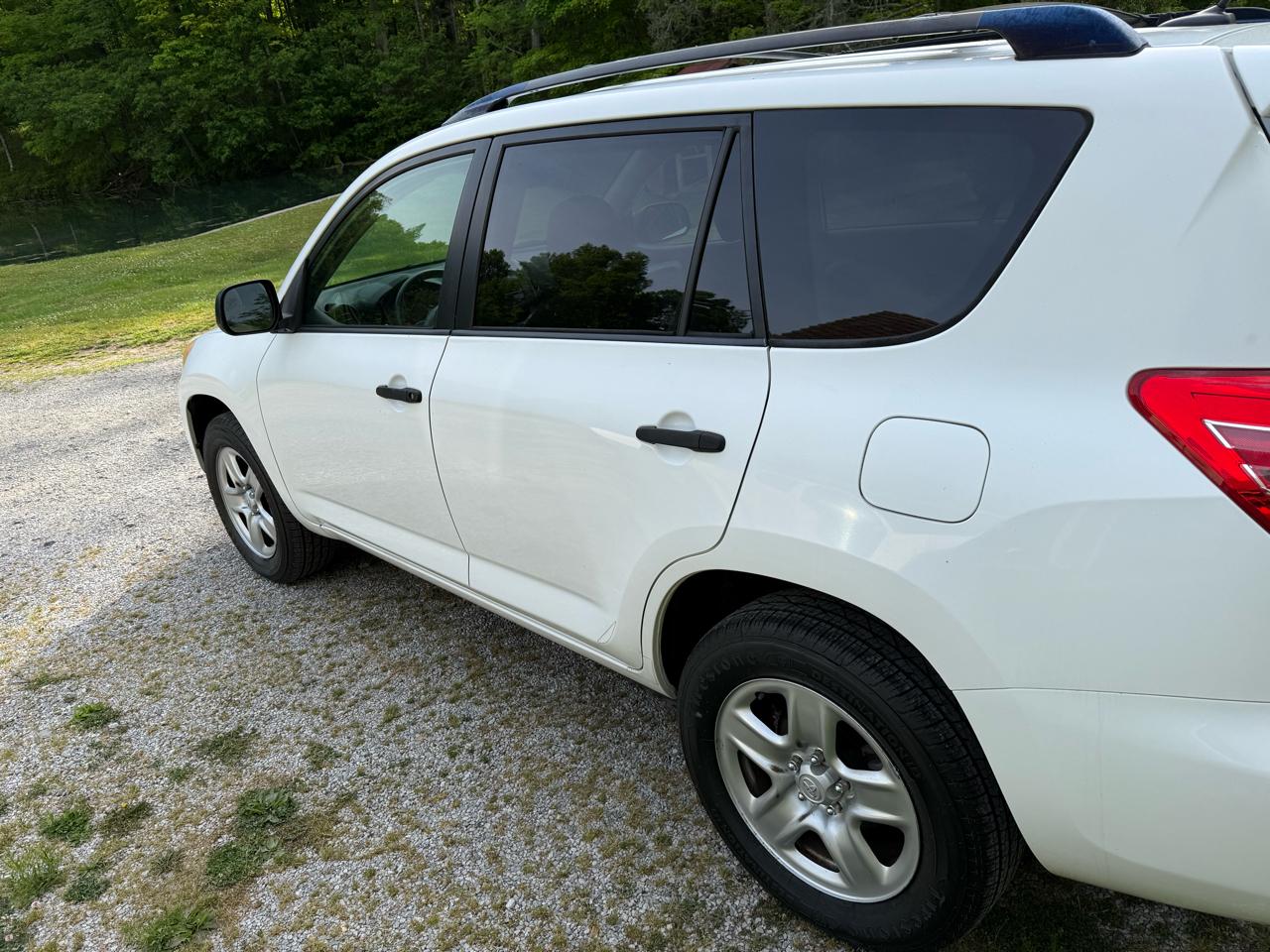 Toyota RAV4 Base I4 4WD 2009