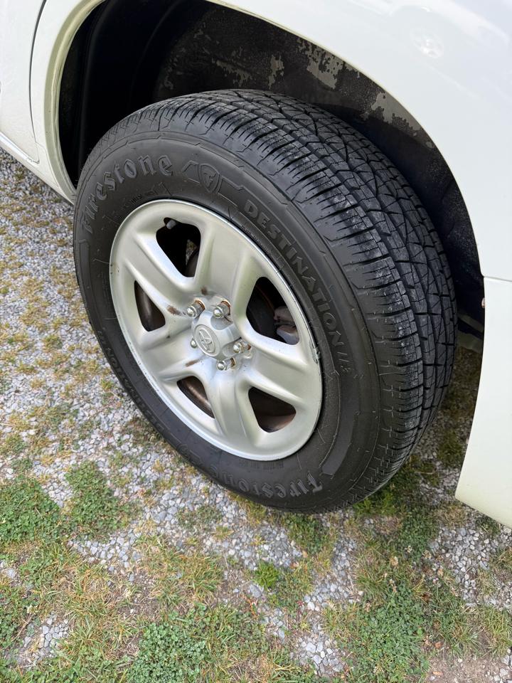 Toyota RAV4 Base I4 4WD 2009