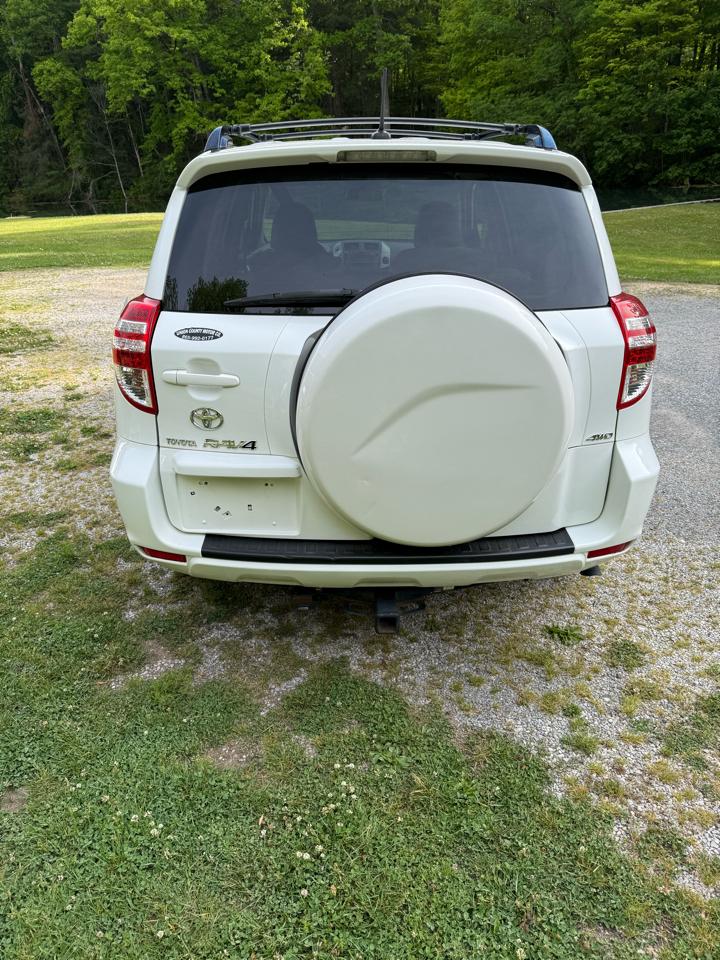 Toyota RAV4 Base I4 4WD 2009