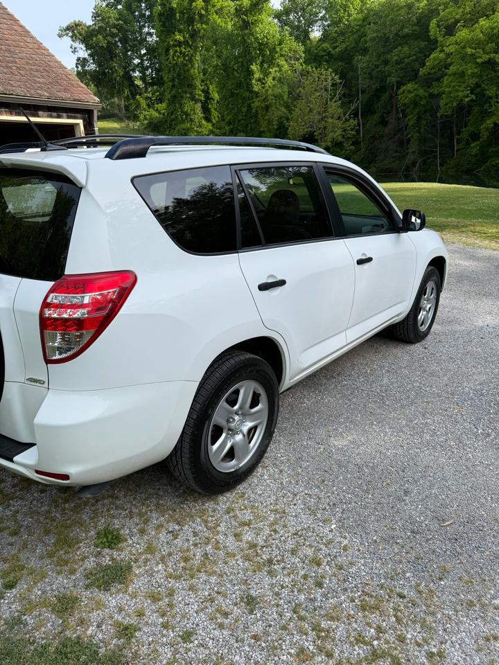 Toyota RAV4 Base I4 4WD 2009
