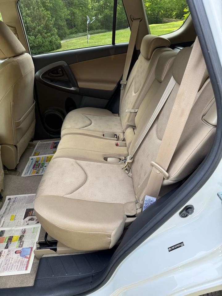 Toyota RAV4 Base I4 4WD 2009