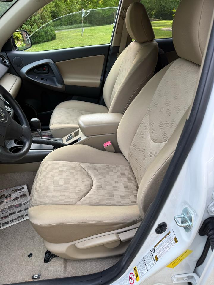 Toyota RAV4 Base I4 4WD 2009