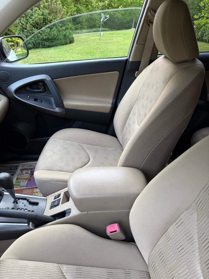 Toyota RAV4 Base I4 4WD 2009