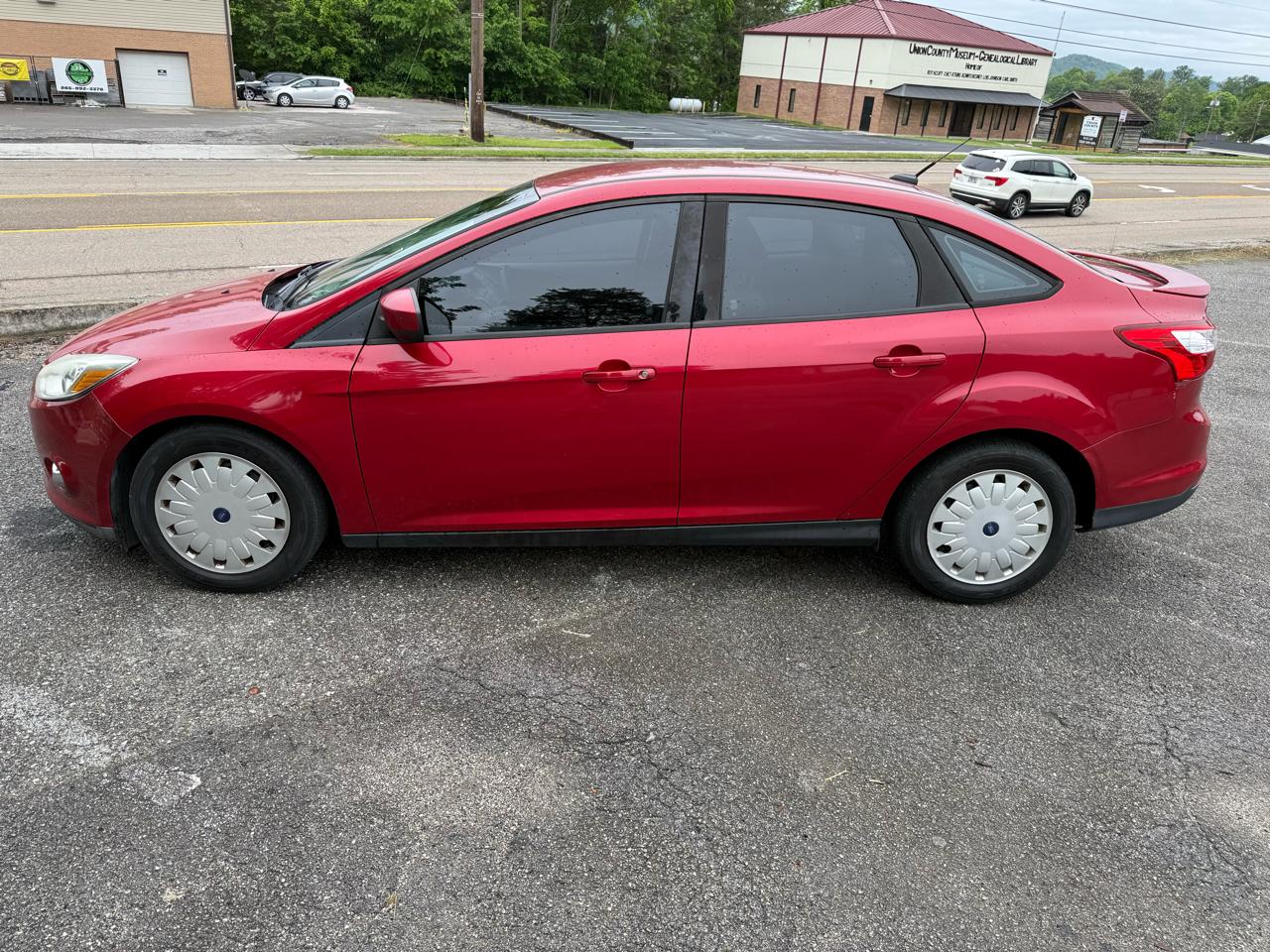 Ford Focus SE Sedan 2012