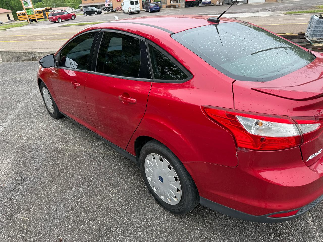 Ford Focus SE Sedan 2012