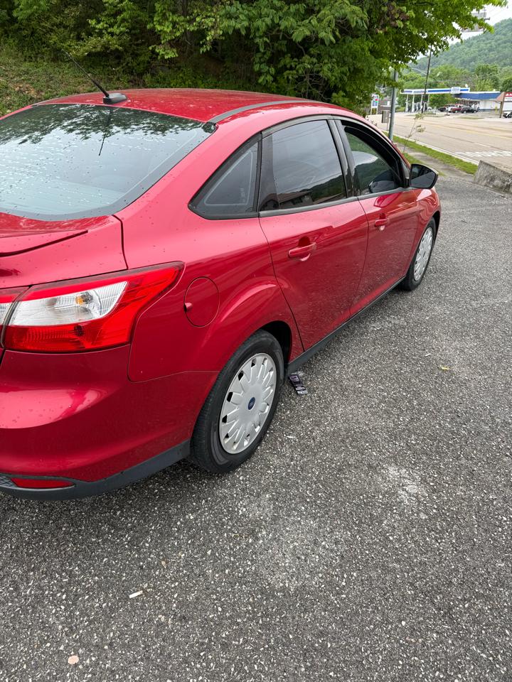 Ford Focus SE Sedan 2012