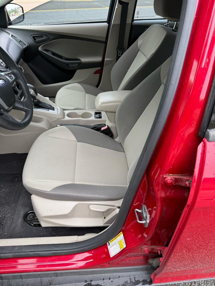 Ford Focus SE Sedan 2012