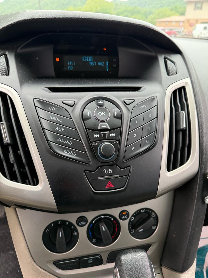 Ford Focus SE Sedan 2012