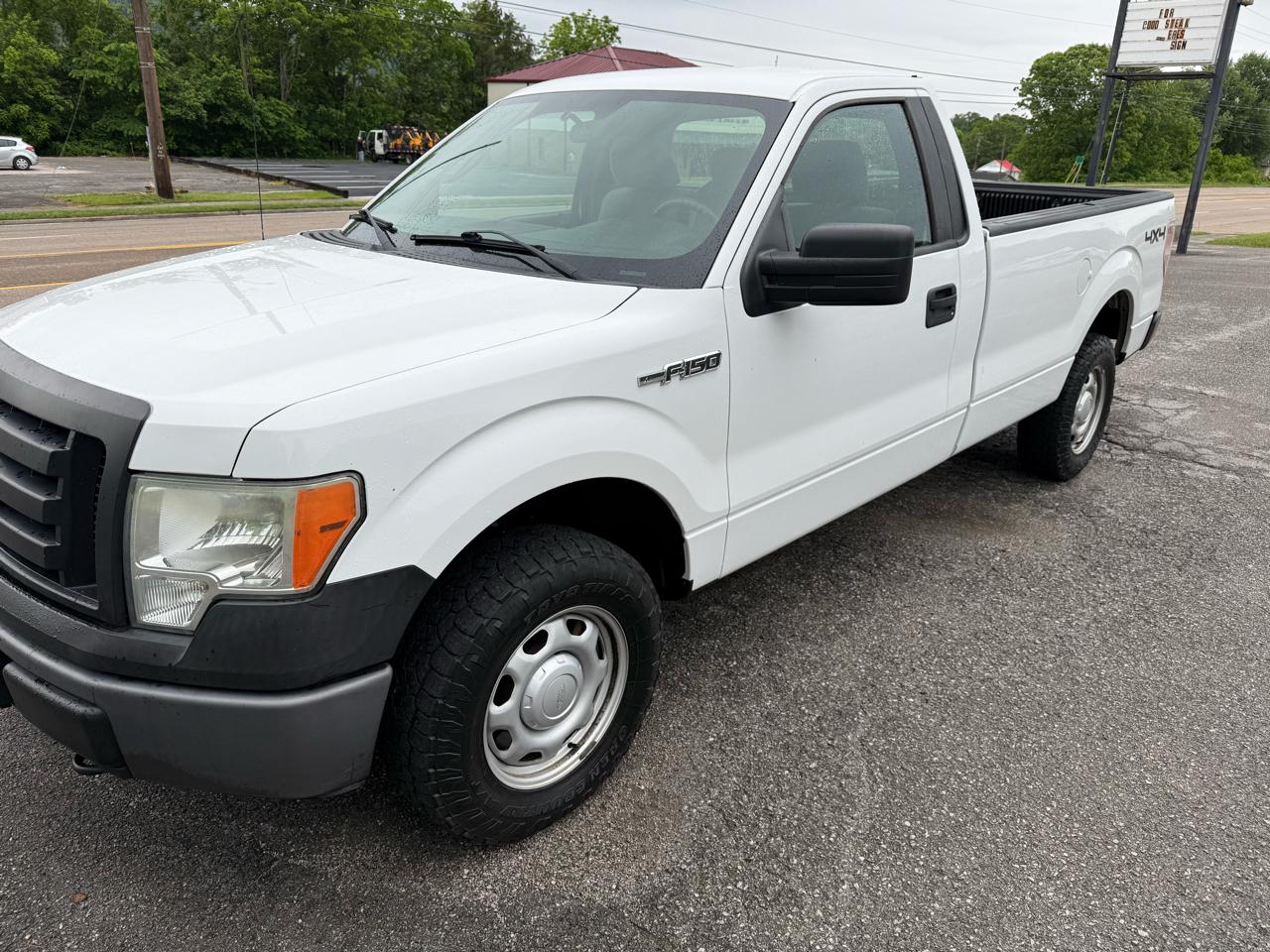 Ford F-150 4WD Reg Cab 141" XL 2012