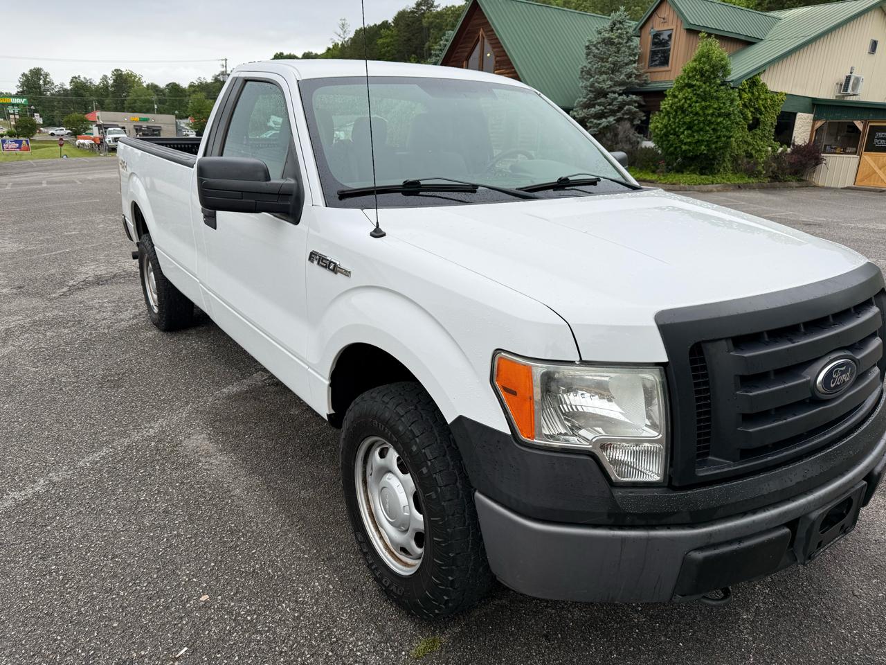 Ford F-150 4WD Reg Cab 141" XL 2012