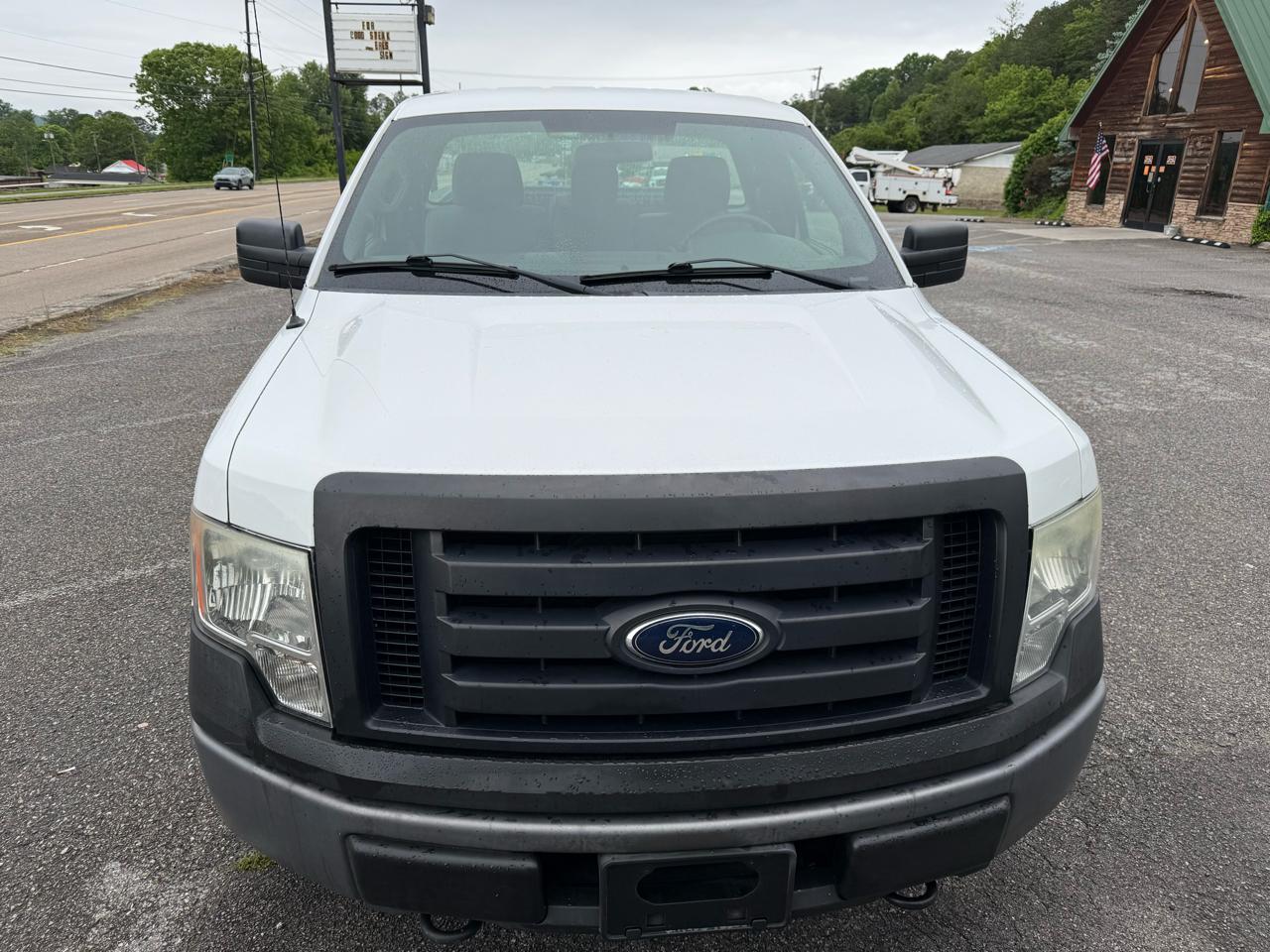 Ford F-150 4WD Reg Cab 141" XL 2012