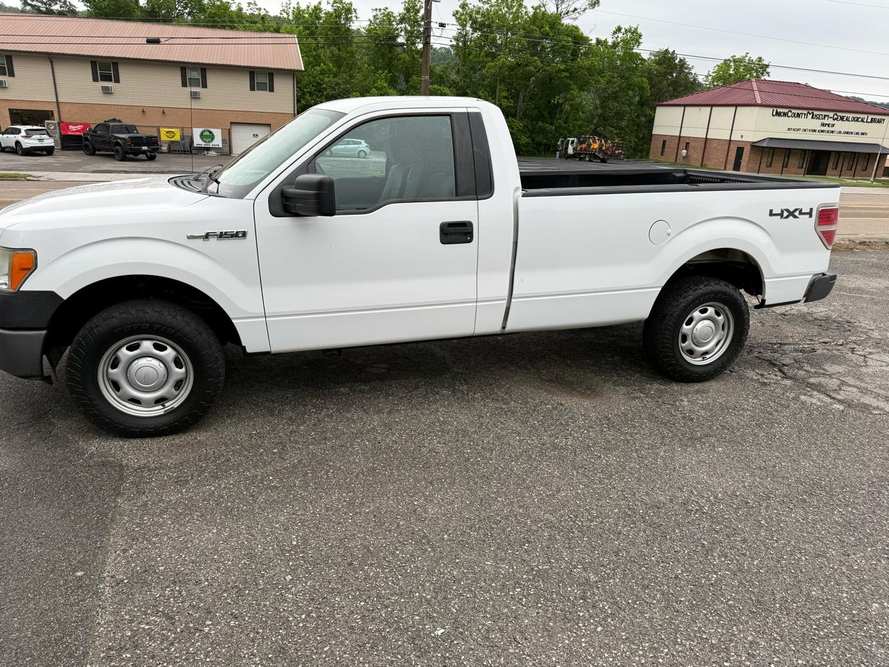 Ford F-150 4WD Reg Cab 141" XL 2012