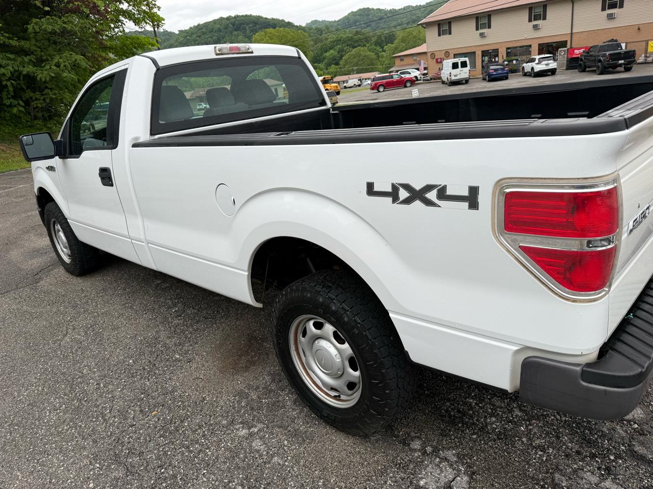 Ford F-150 4WD Reg Cab 141" XL 2012