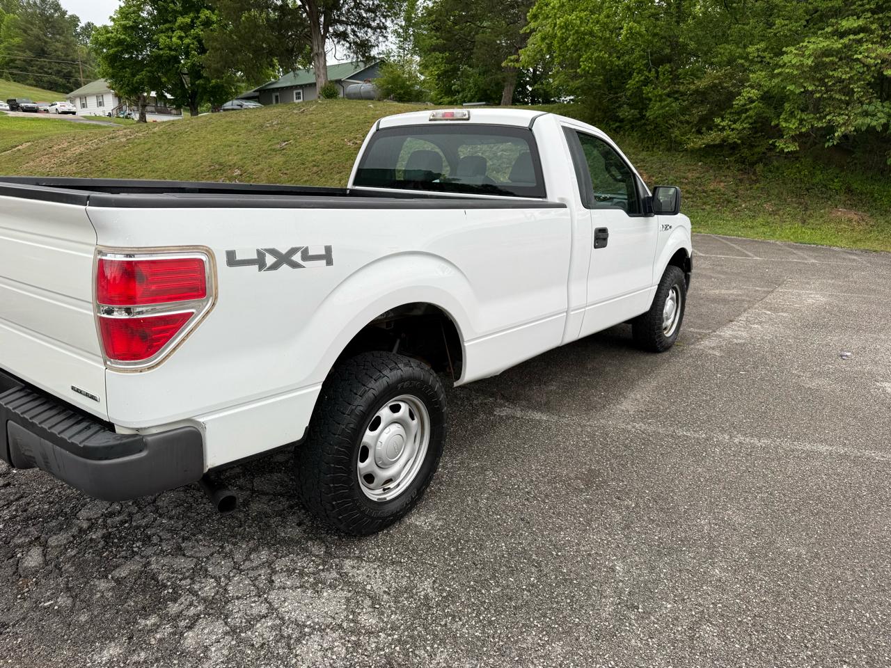 Ford F-150 4WD Reg Cab 141" XL 2012