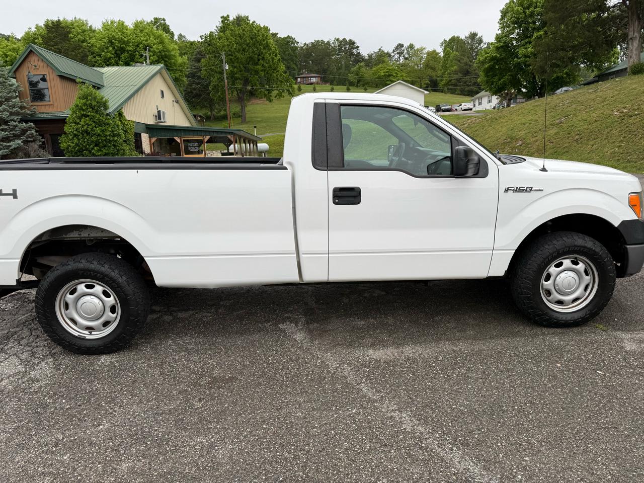 Ford F-150 4WD Reg Cab 141" XL 2012