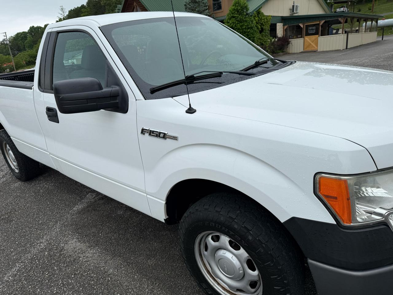 Ford F-150 4WD Reg Cab 141" XL 2012