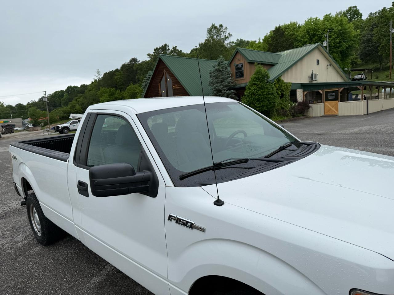 Ford F-150 4WD Reg Cab 141" XL 2012