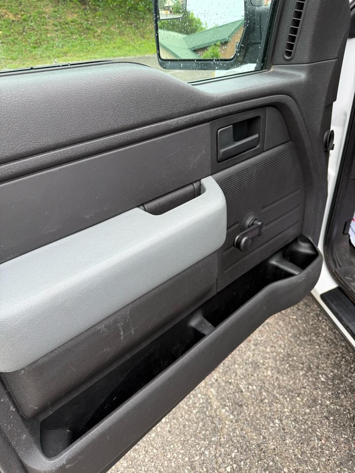 Ford F-150 4WD Reg Cab 141" XL 2012