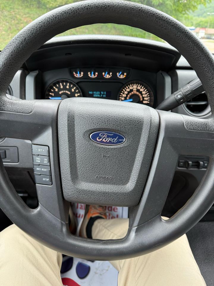 Ford F-150 4WD Reg Cab 141" XL 2012