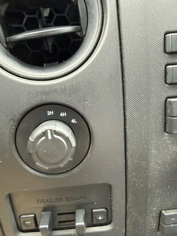 Ford F-150 4WD Reg Cab 141" XL 2012