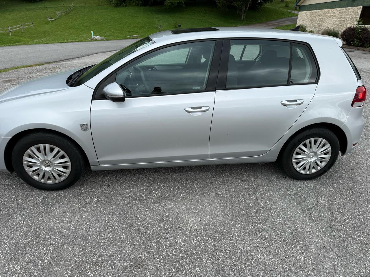 Volkswagen Golf 2.5L 4-Door 2012