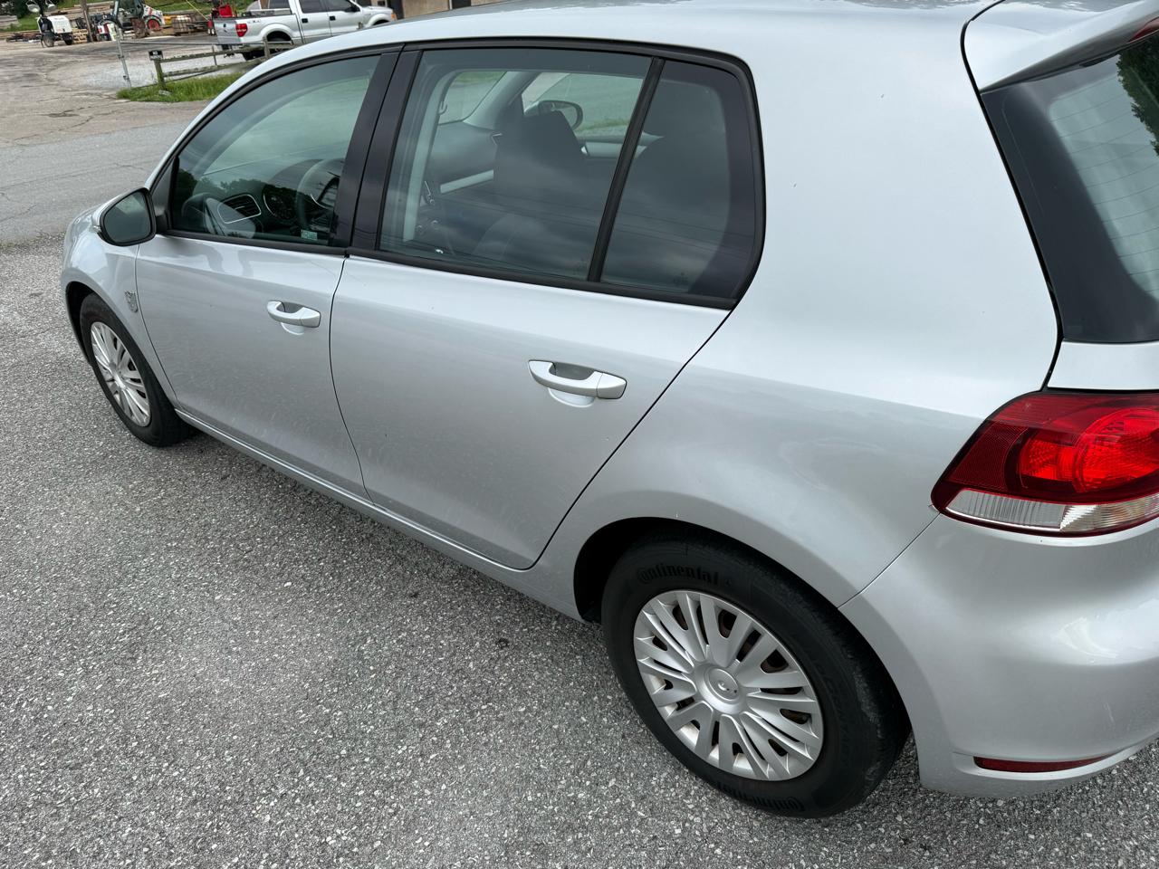 Volkswagen Golf 2.5L 4-Door 2012