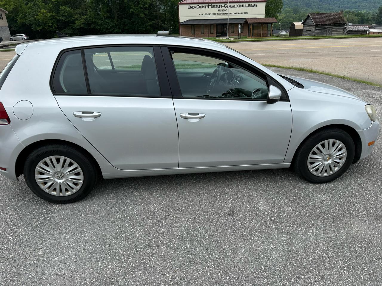 Volkswagen Golf 2.5L 4-Door 2012