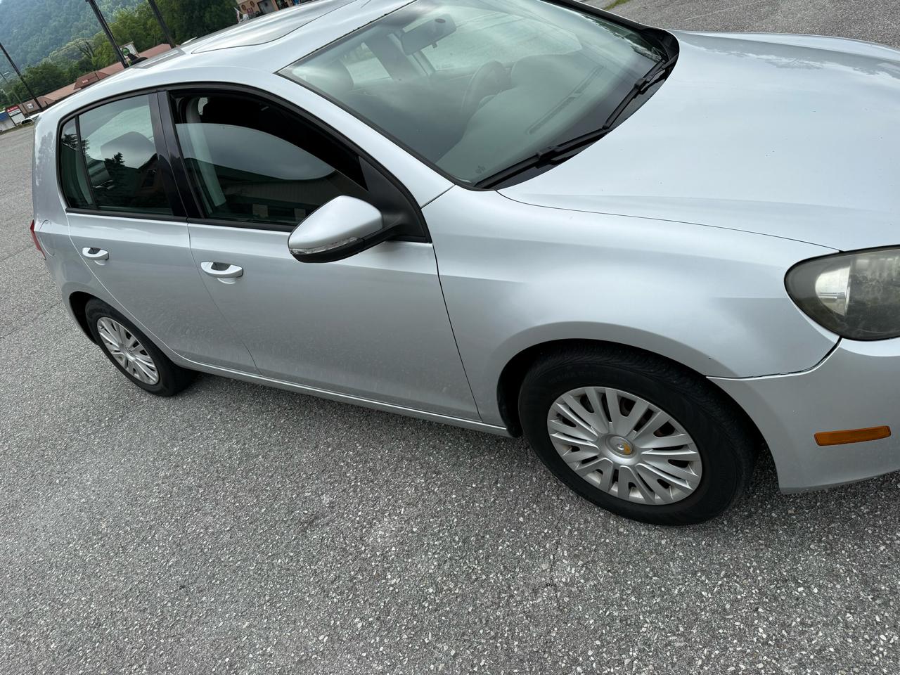 Volkswagen Golf 2.5L 4-Door 2012