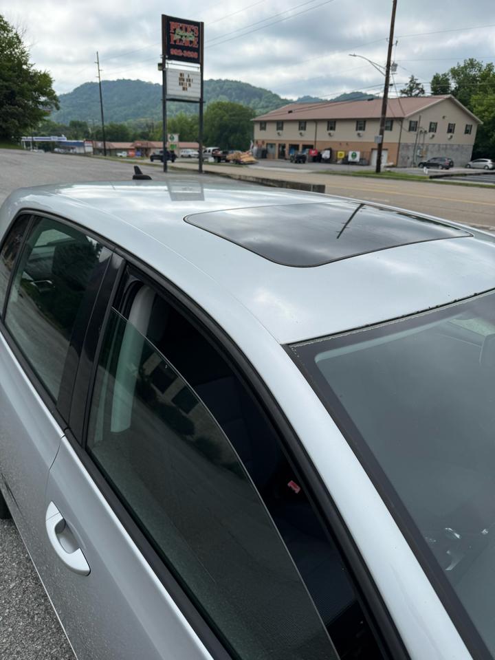 Volkswagen Golf 2.5L 4-Door 2012