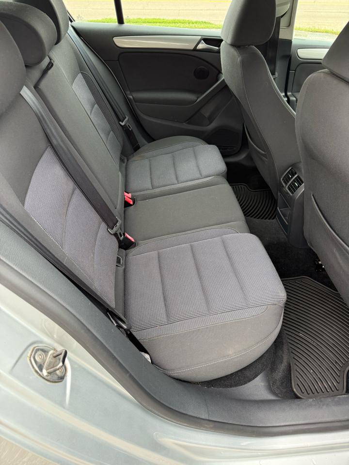 Volkswagen Golf 2.5L 4-Door 2012