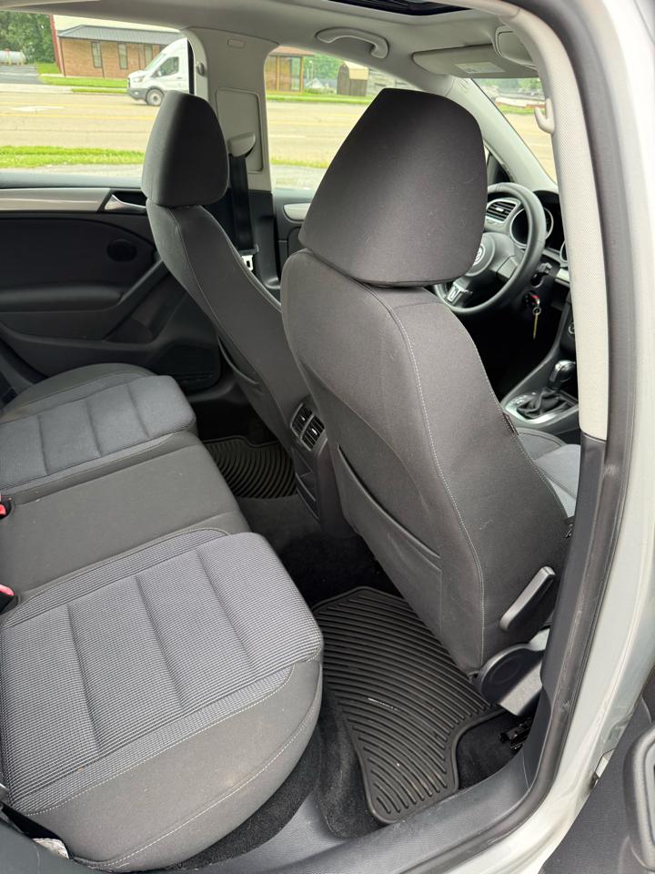 Volkswagen Golf 2.5L 4-Door 2012