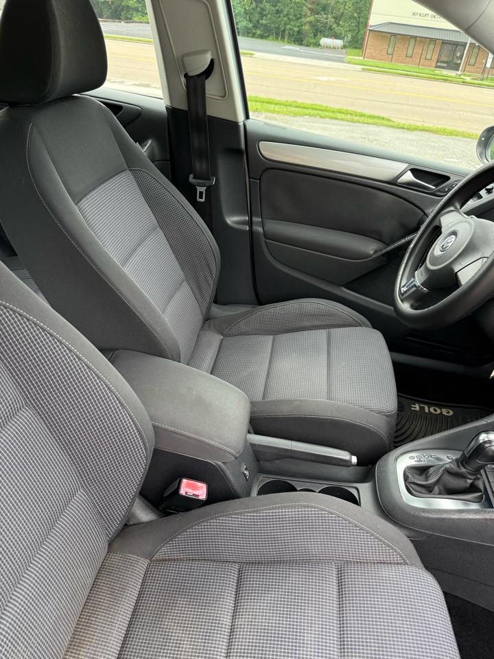 Volkswagen Golf 2.5L 4-Door 2012