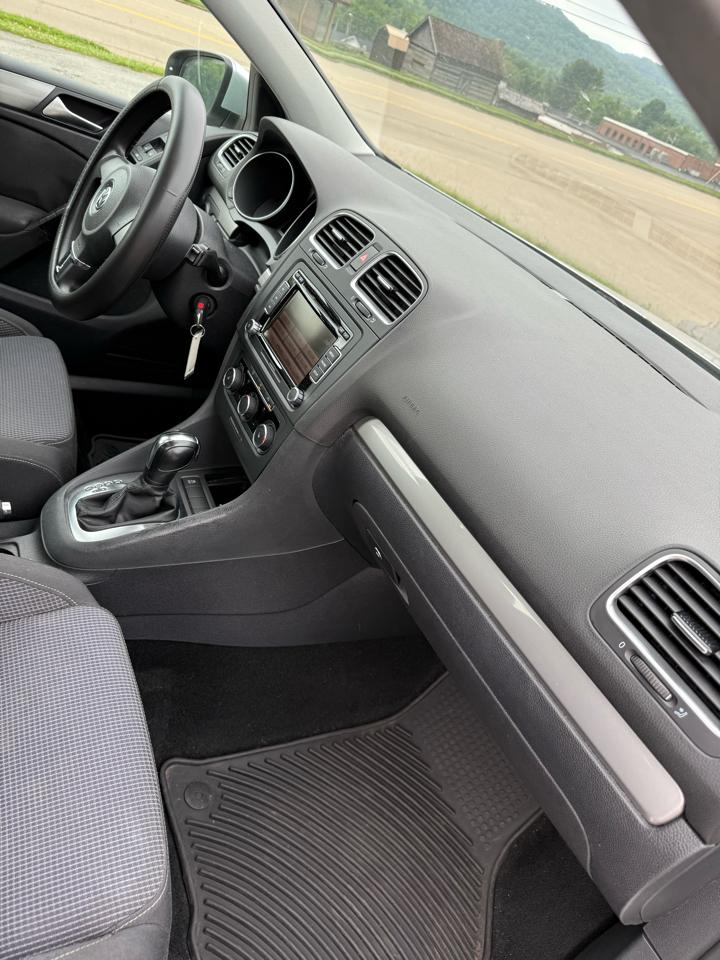 Volkswagen Golf 2.5L 4-Door 2012