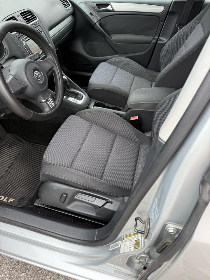 Volkswagen Golf 2.5L 4-Door 2012