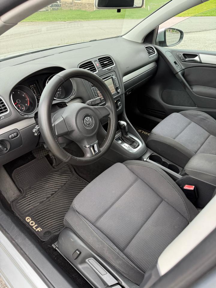 Volkswagen Golf 2.5L 4-Door 2012