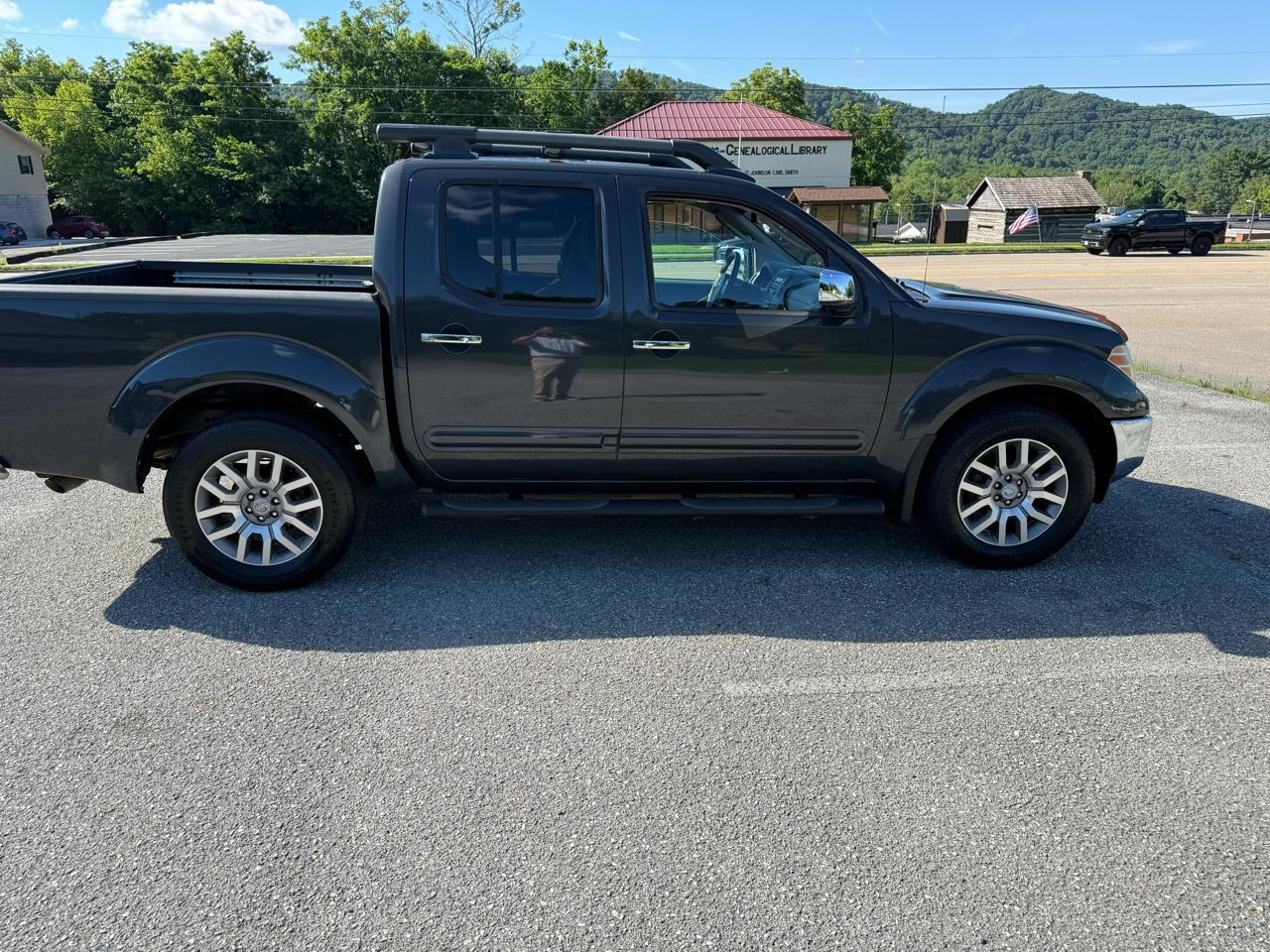 Nissan Frontier 4WD Crew Cab SWB Auto S 2011