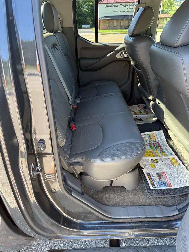 Nissan Frontier 4WD Crew Cab SWB Auto S 2011