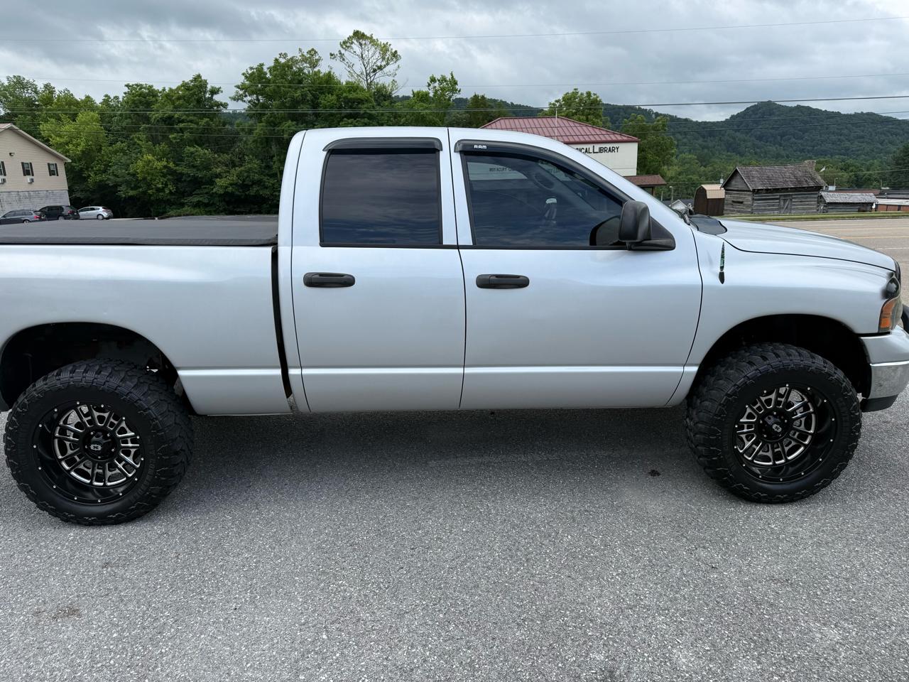 Dodge Ram 1500 ST Quad Cab Short Bed 4WD 2005