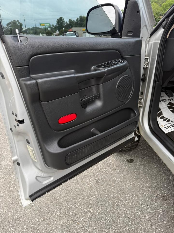 Dodge Ram 1500 ST Quad Cab Short Bed 4WD 2005
