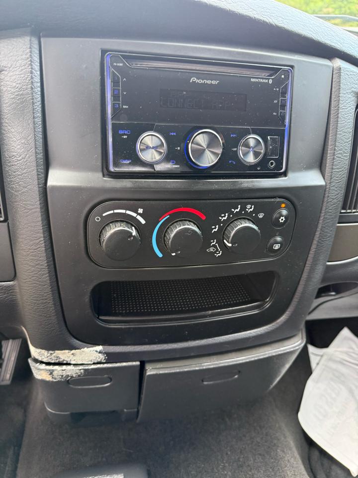 Dodge Ram 1500 ST Quad Cab Short Bed 4WD 2005