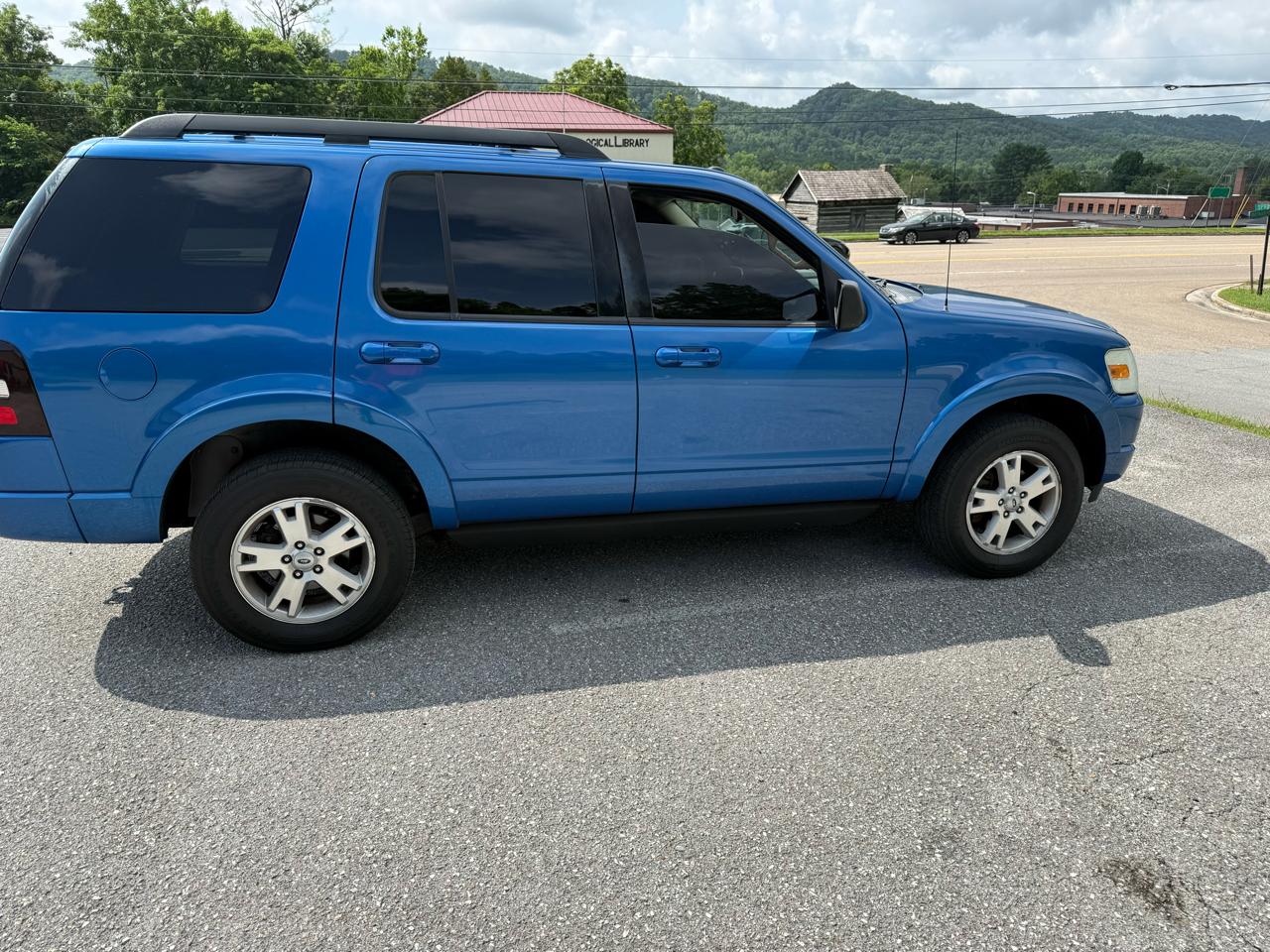 Ford Explorer XLT 4.0L 4WD 2010