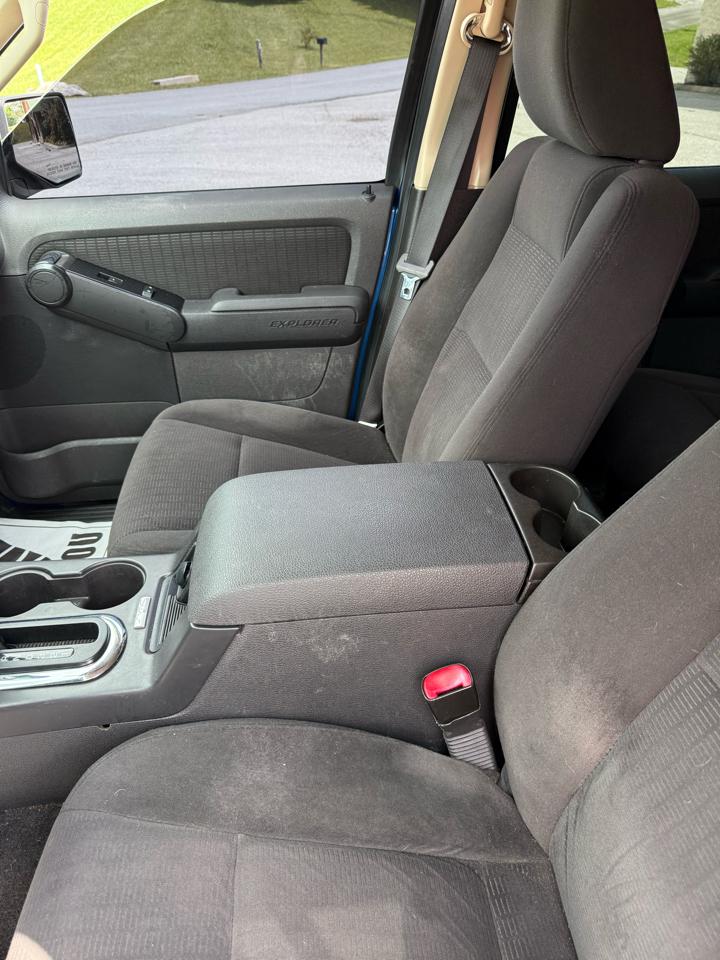 Ford Explorer XLT 4.0L 4WD 2010