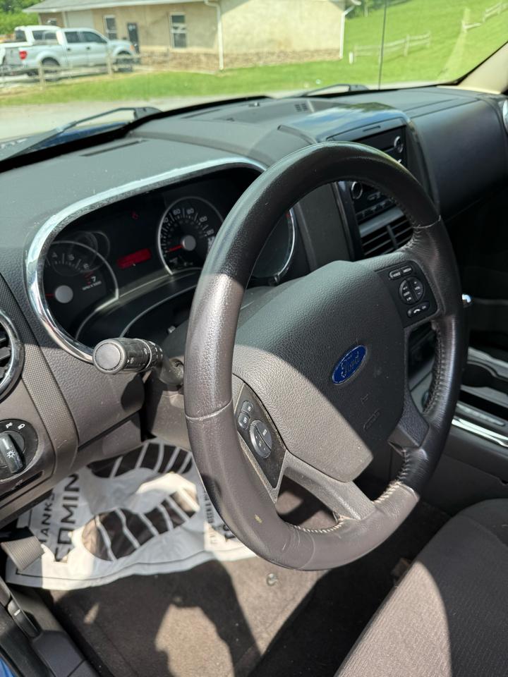 Ford Explorer XLT 4.0L 4WD 2010