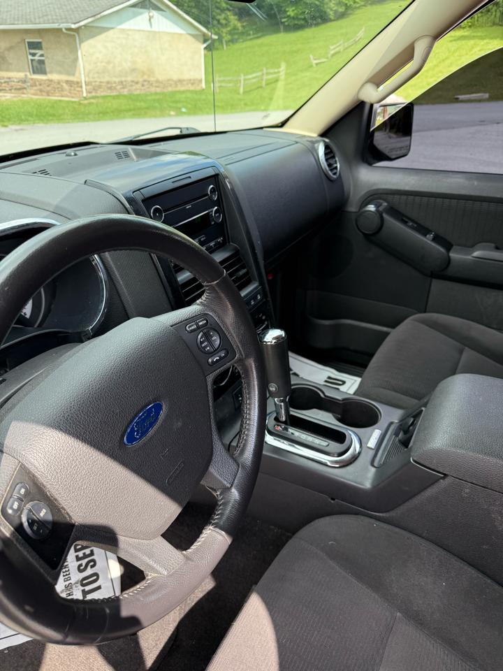Ford Explorer XLT 4.0L 4WD 2010