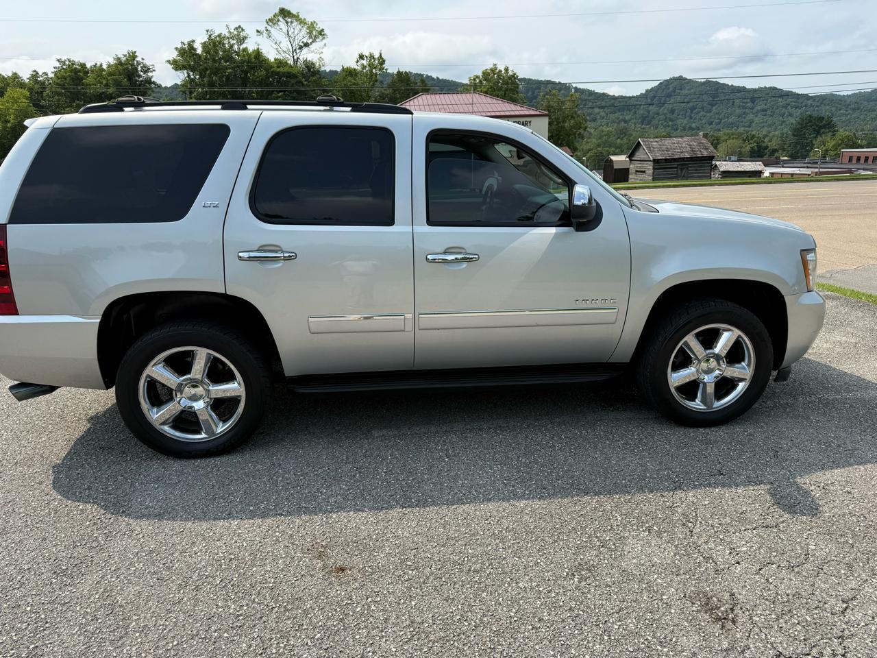 Chevrolet Tahoe LTZ 4WD 2013
