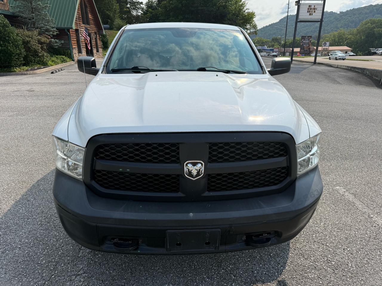 RAM 1500 4WD Crew Cab 140.5" ST 2015